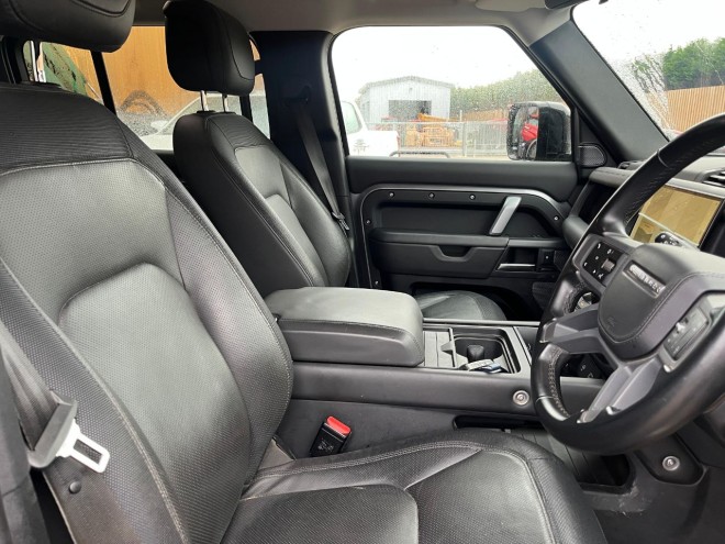 Land Rover Defender 3.0 D300 Hard Top X-Dynamic HSE Auto Commercial