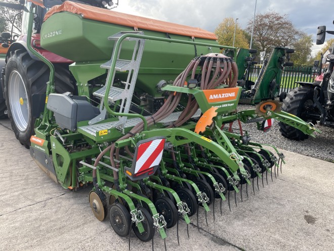 Amazone 3M Combination Drill, Centaya 3000 Super 3m drill Isobus paired with KG3001 special  3m Power Harrow