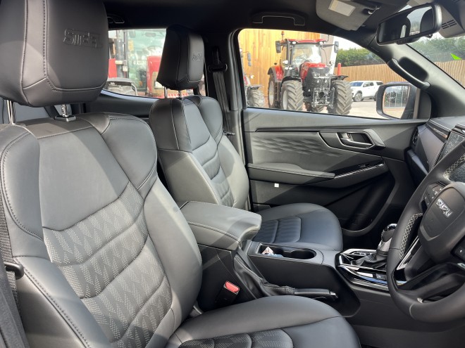 Isuzu D-Max V-Cross Steel Edition Auto