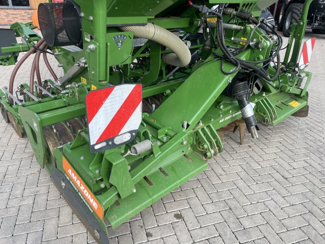Amazone 3M Combination Drill, Centaya 3000 Super 3m drill Isobus paired with KG3001 special  3m Power Harrow