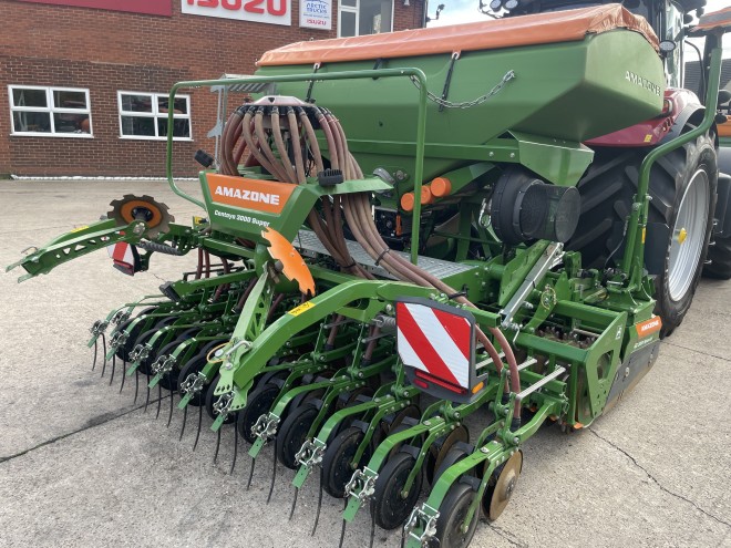 Amazone 3M Combination Drill, Centaya 3000 Super 3m drill Isobus paired with KG3001 special  3m Power Harrow