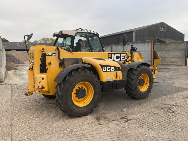 JCB 550-80 Agri Plus C/W Q fit headstock Pallet tines