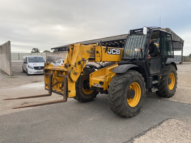 JCB 550-80 Agri Plus C/W Q fit headstock Pallet tines