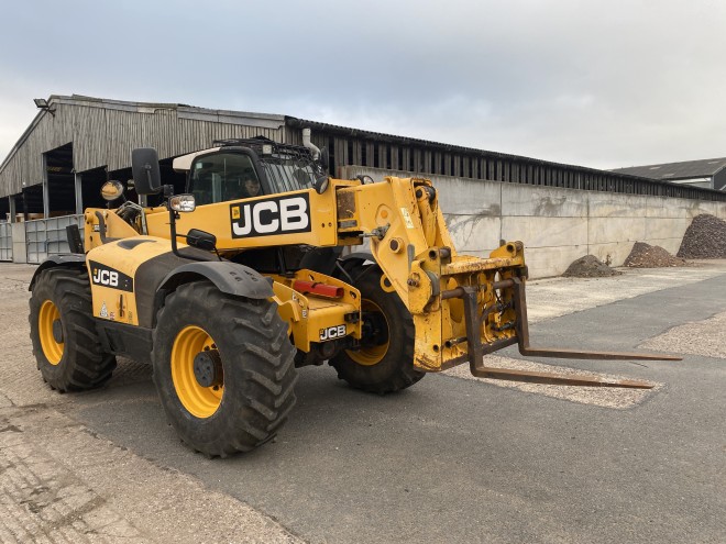 JCB 550-80 Agri Plus C/W Q fit headstock Pallet tines