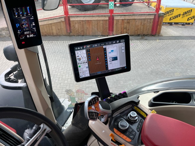 Case IH Puma 200 CVX AFS Connect C/W Front Linkage and Full Accuguide