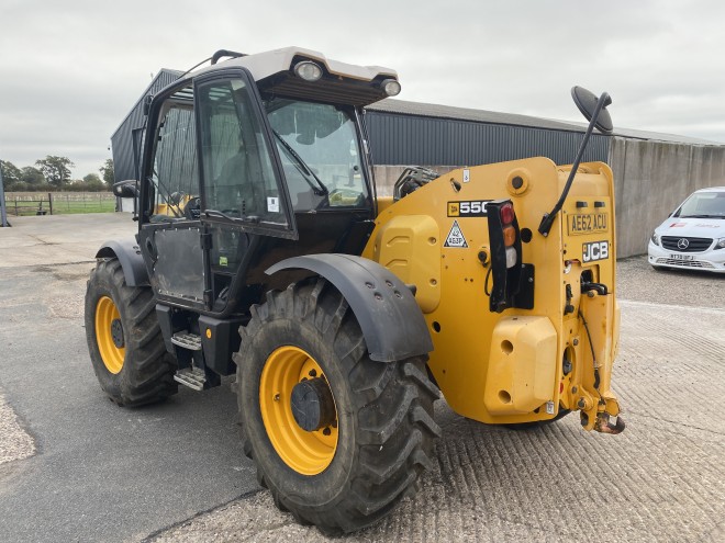 JCB 550-80 Agri Plus C/W Q fit headstock Pallet tines