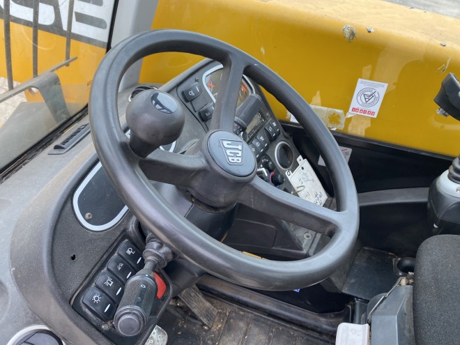 JCB 550-80 Agri Plus C/W Q fit headstock Pallet tines