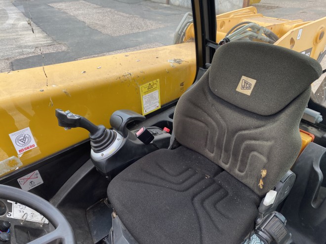 JCB 550-80 Agri Plus C/W Q fit headstock Pallet tines