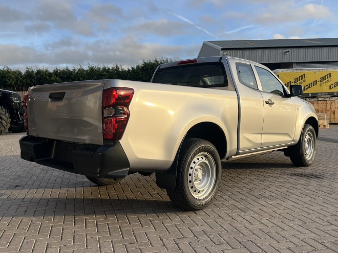 Isuzu D-MAX Utility Extended Cab Mercury Silver