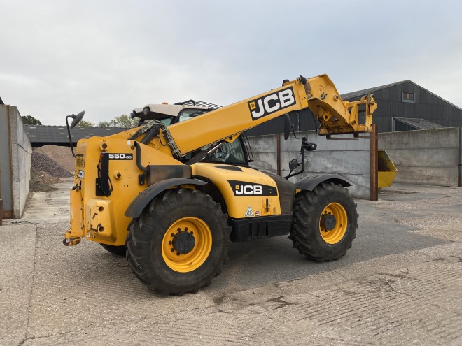 JCB 550-80 Agri Plus C/W Q fit headstock Pallet tines