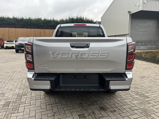 Isuzu D-Max V-Cross Auto Mercury Silver