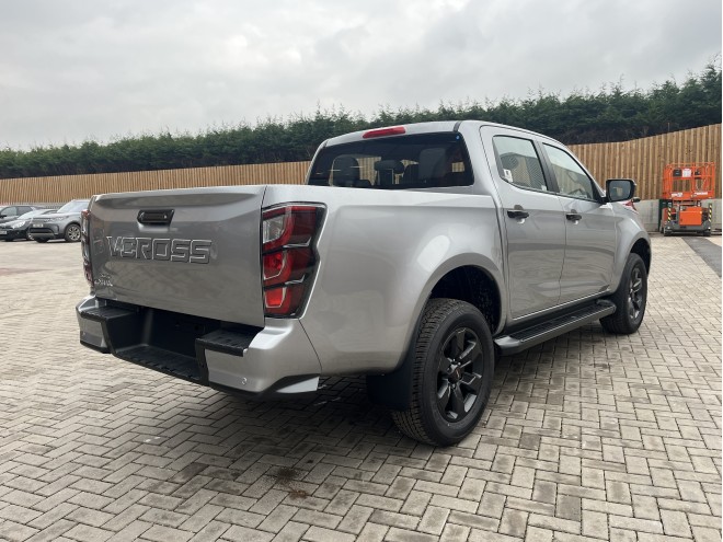 Isuzu D-Max V-Cross Auto Mercury Silver