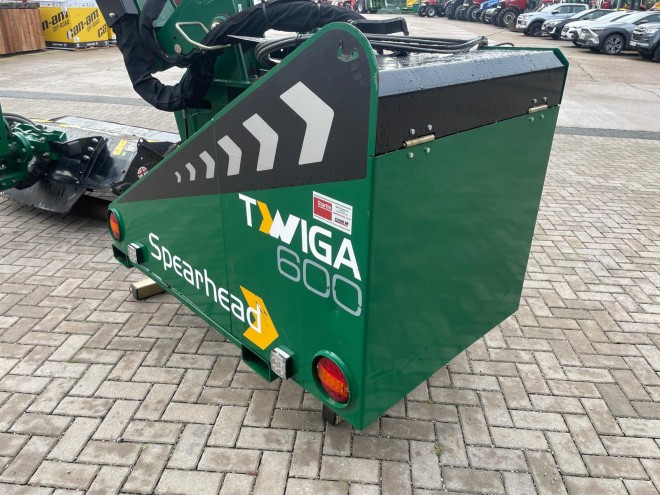 Spearhead Twiga 600  C/W 1.2M head and road lights