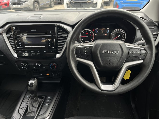 Isuzu D-Max DL20 Double cab Spinel Red