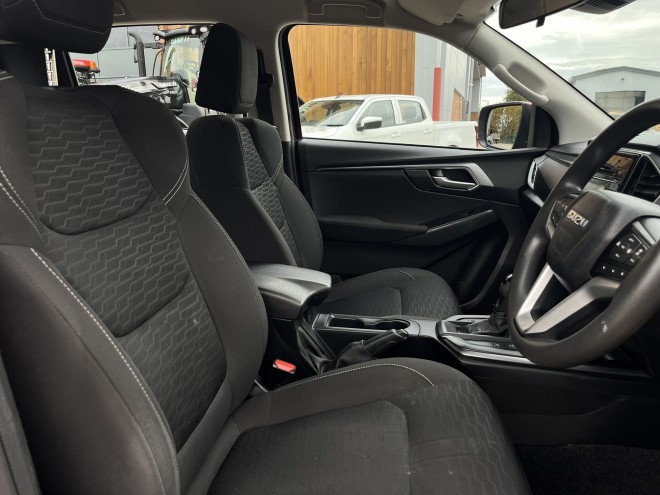 Isuzu D-Max DL20 Double cab Spinel Red