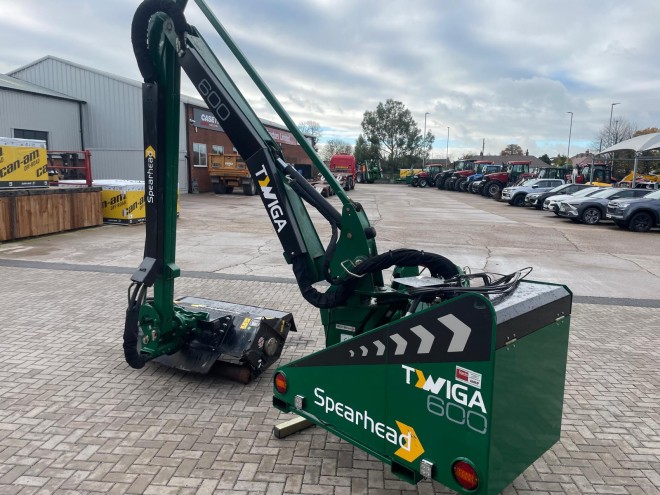 Spearhead Twiga 600  C/W 1.2M head and road lights