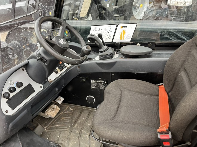 JCB 520-40 Telescopic Handler with pallet forks
