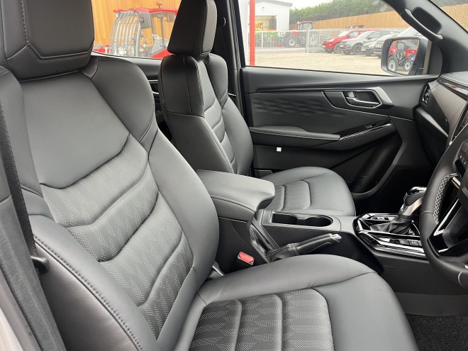 Isuzu D-Max V-Cross Auto Mercury Silver