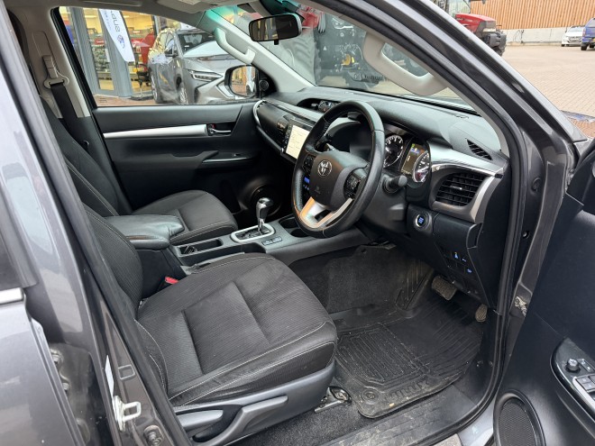 Toyota Hilux Invincible