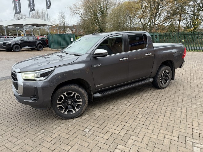 Toyota Hilux Invincible