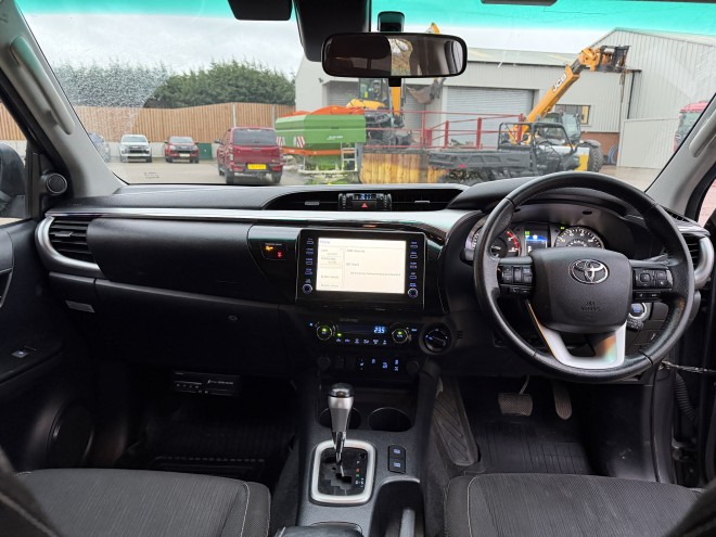 Toyota Hilux Invincible