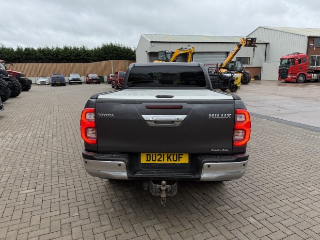 Toyota Hilux Invincible