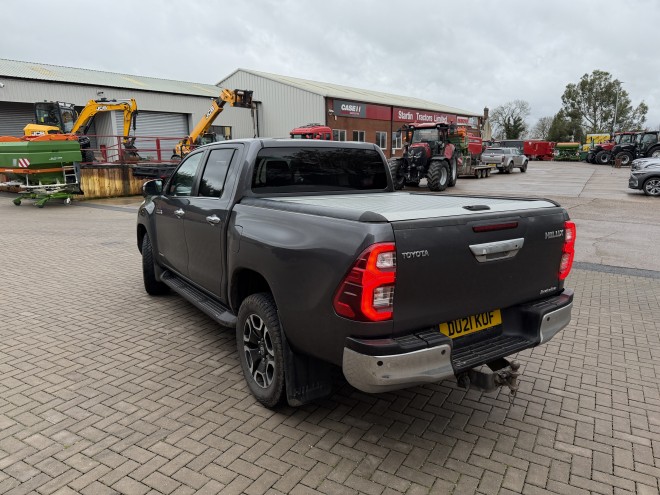 Toyota Hilux Invincible