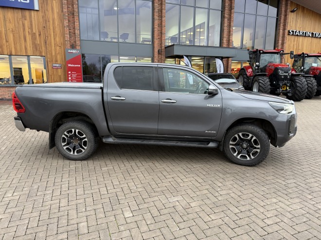 Toyota Hilux Invincible