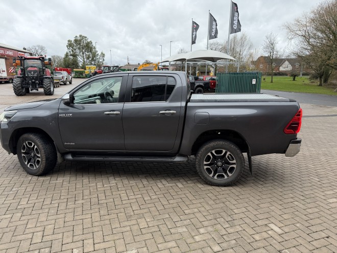 Toyota Hilux Invincible