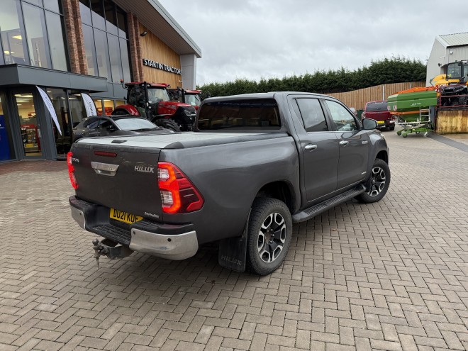 Toyota Hilux Invincible