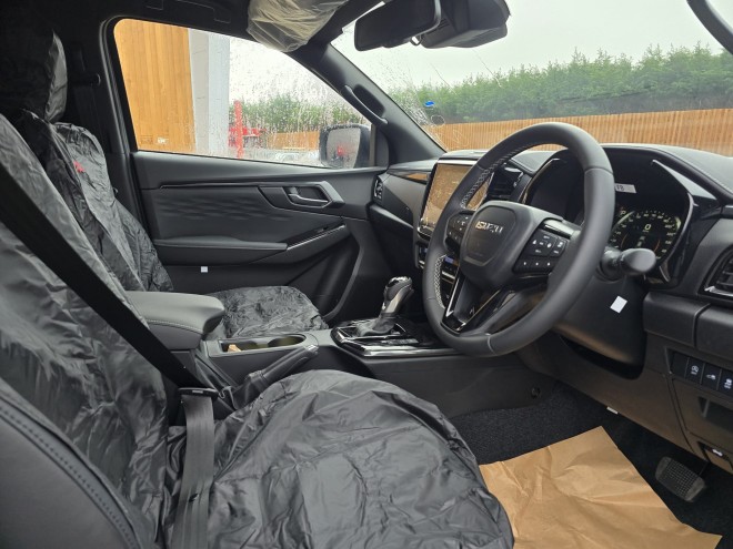 Isuzu DMAX V-Cross Commercial Mercury Silver