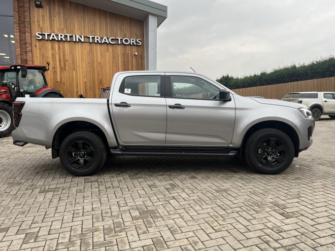 Isuzu D-Max V-Cross Auto Mercury Silver