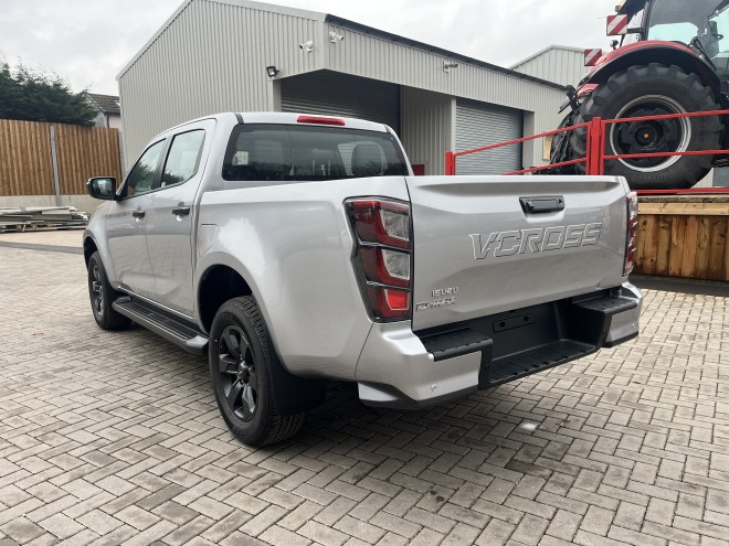 Isuzu D-Max V-Cross Auto Mercury Silver