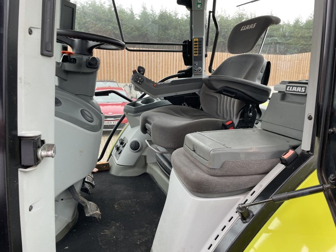 Claas Arion 610 C/W Front linkage