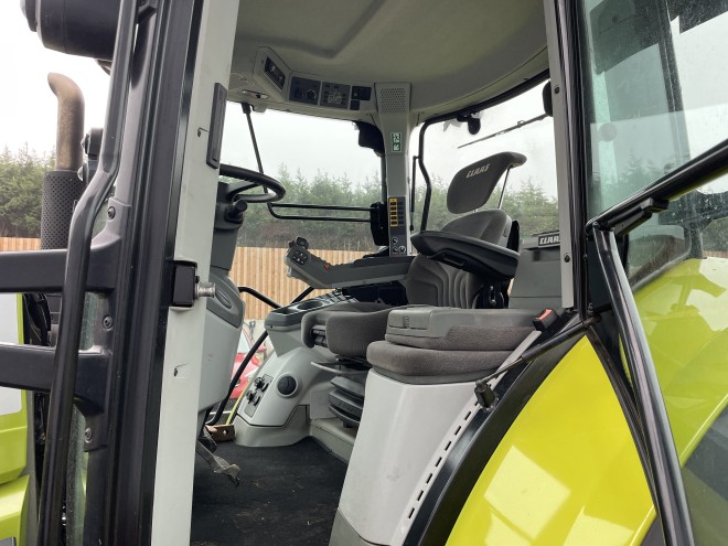 Claas Arion 610 C/W Front linkage