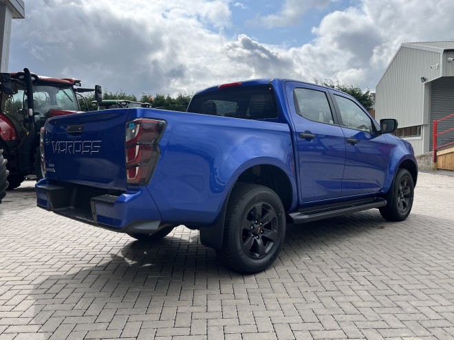 Isuzu D-MAX V-Cross Automatic Biarritz Blue