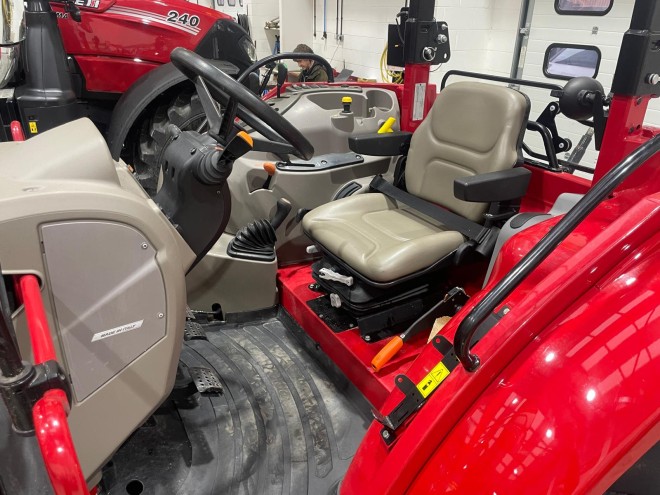 Case IH Farmall 90 C ROPS 24 x 24 Power shuttle