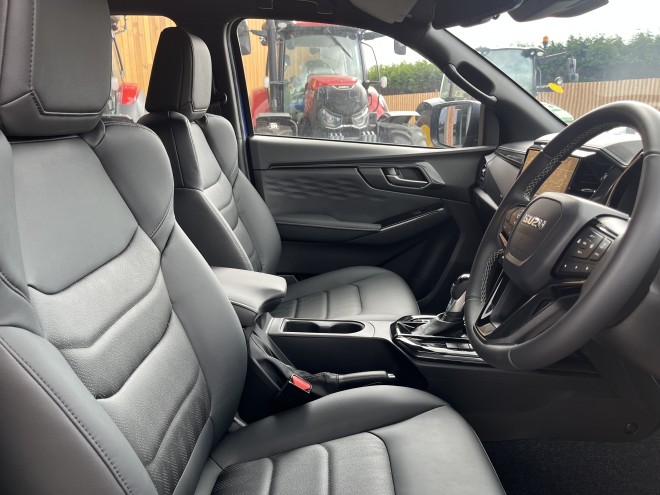 Isuzu D-MAX V-Cross Automatic Biarritz Blue