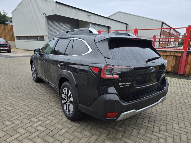 Subaru Outback 2.5 Touring Black