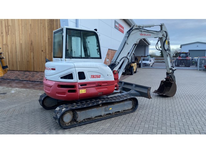 Takeuchi TB260 C/W Blade, Hammer line Quick hitch 2' bucket