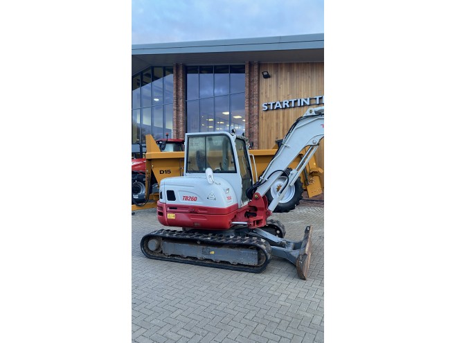 Takeuchi TB260 C/W Blade, Hammer line Quick hitch 2' bucket