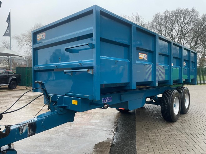 Warwick 14 Ton Grain trailer with grain chute
