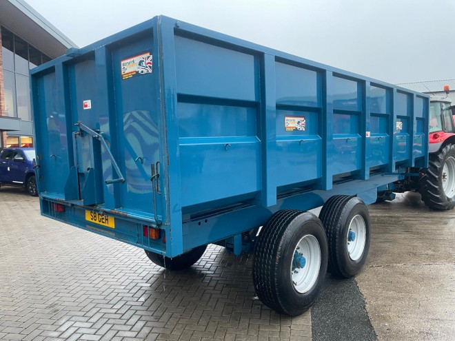 Warwick 14 Ton Grain trailer with grain chute