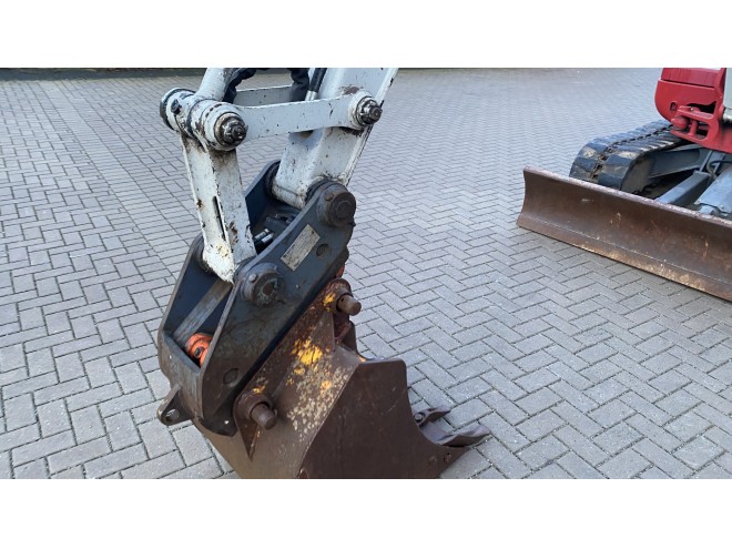 Takeuchi TB260 C/W Blade, Hammer line Quick hitch 2' bucket