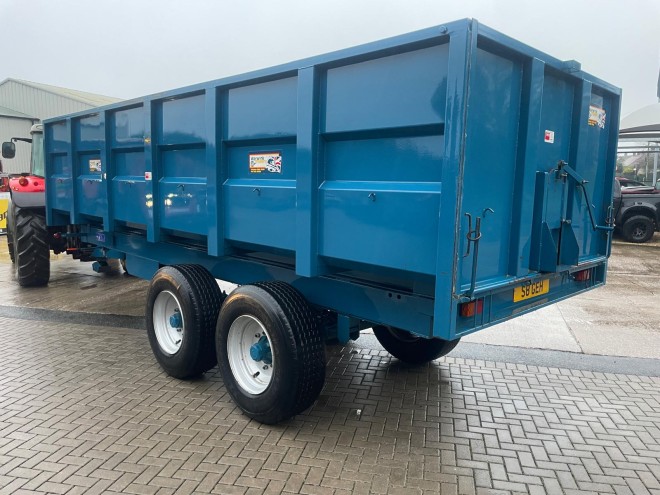 Warwick 14 Ton Grain trailer with grain chute