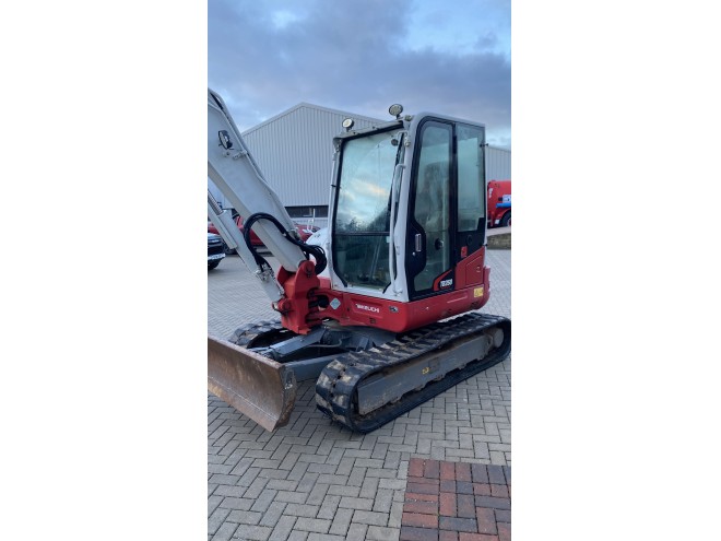 Takeuchi TB260 C/W Blade, Hammer line Quick hitch 2' bucket