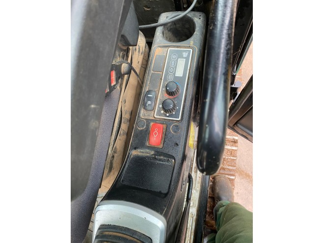 JCB JS130LC plus C/W Quickhitch & 2 Buckets