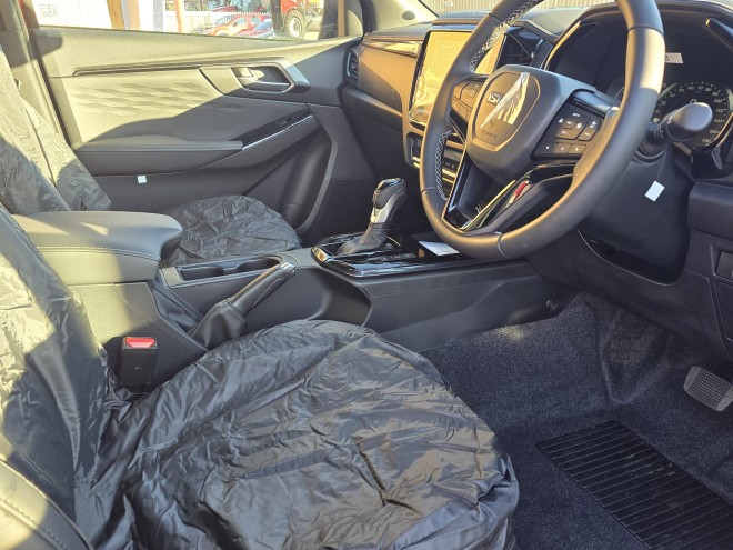 Isuzu D-Max V-Cross Commercial Automatic Spinel Red