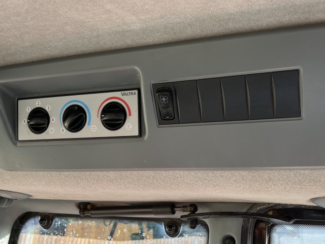 Valtra T202 Reverse drive C/W front linkage front PTO