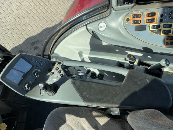 Valtra T202 Reverse drive C/W front linkage front PTO